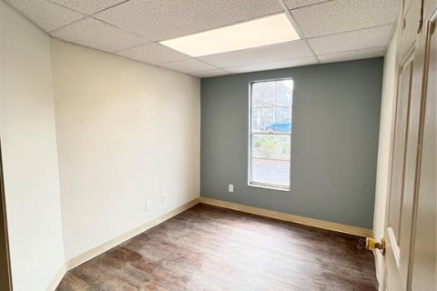Propiedad comercial en alquiler en Holiday, Florida № 1533909 - foto 13