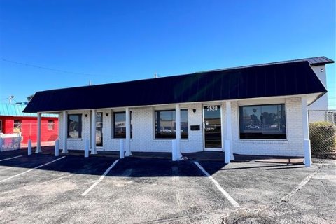 Propiedad comercial en alquiler en Holiday, Florida № 1533909 - foto 4