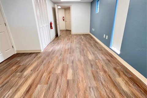 Propiedad comercial en alquiler en Holiday, Florida № 1533909 - foto 5