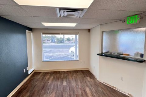 Propiedad comercial en alquiler en Holiday, Florida № 1533909 - foto 15