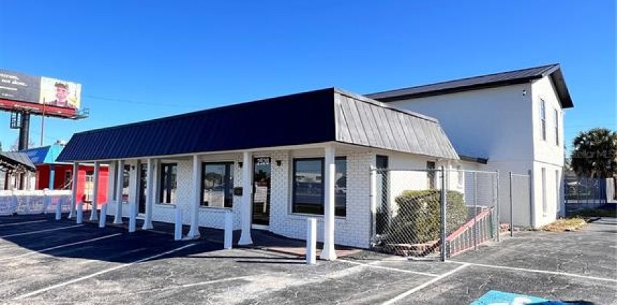 Propiedad comercial en Holiday, Florida № 1533909