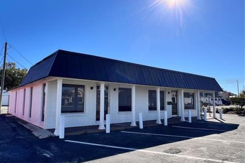 Propiedad comercial en alquiler en Holiday, Florida № 1533909 - foto 2