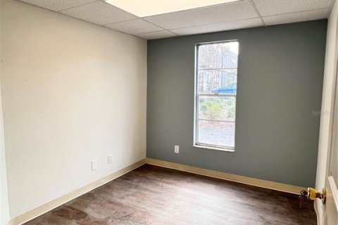 Propiedad comercial en alquiler en Holiday, Florida № 1533909 - foto 14