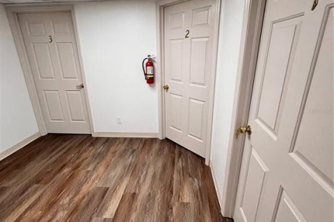 Propiedad comercial en alquiler en Holiday, Florida № 1533909 - foto 16