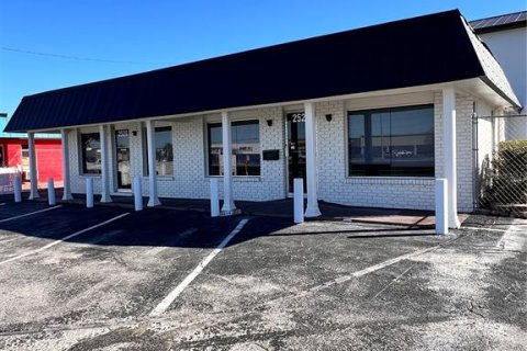 Propiedad comercial en alquiler en Holiday, Florida № 1533909 - foto 3