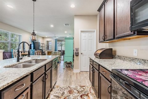 Townhouse in Palm Harbor, Florida 3 bedrooms, 170.94 sq.m. № 1733684 - photo 12