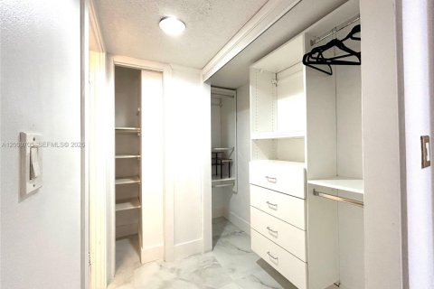 Снять в аренду кондоминиум в Майами-Бич, Флорида 2 спальни, 118.08м2, № 2145753 - фото 19