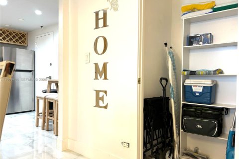 Снять в аренду кондоминиум в Майами-Бич, Флорида 2 спальни, 118.08м2, № 2145753 - фото 22