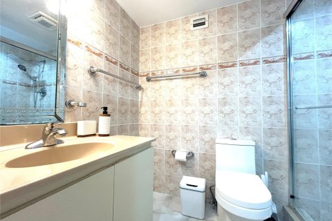 Снять в аренду кондоминиум в Майами-Бич, Флорида 2 спальни, 118.08м2, № 2145753 - фото 20