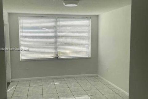 Copropriété à louer à Miami, Floride: 1 chambre, 83.43 m2 № 2170750 - photo 6