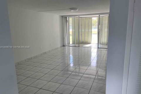 Copropriété à louer à Miami, Floride: 1 chambre, 83.43 m2 № 2170750 - photo 3