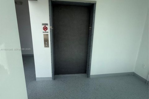 Appartement à louer à Hialeah, Floride: 2 chambres, 80.36 m2 № 1990309 - photo 25