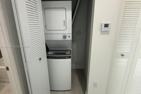 Appartement à louer à Hialeah, Floride: 2 chambres, 80.36 m2 № 1990309 - photo 16