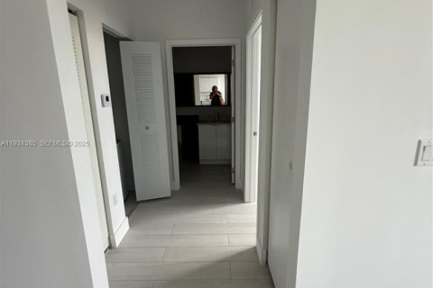 Appartement à louer à Hialeah, Floride: 2 chambres, 80.36 m2 № 1990309 - photo 7