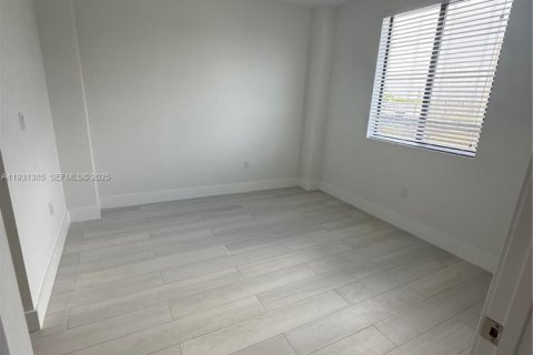 Appartement à louer à Hialeah, Floride: 2 chambres, 80.36 m2 № 1990309 - photo 18