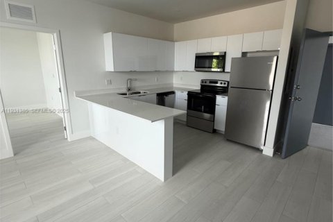 Appartement à louer à Hialeah, Floride: 2 chambres, 80.36 m2 № 1990309 - photo 5