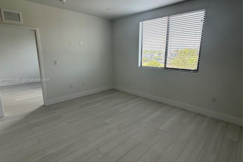 Appartement à louer à Hialeah, Floride: 2 chambres, 80.36 m2 № 1990309 - photo 17