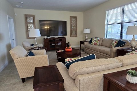 House in Davenport, Florida 5 bedrooms, 264.03 sq.m. № 1564844 - photo 14