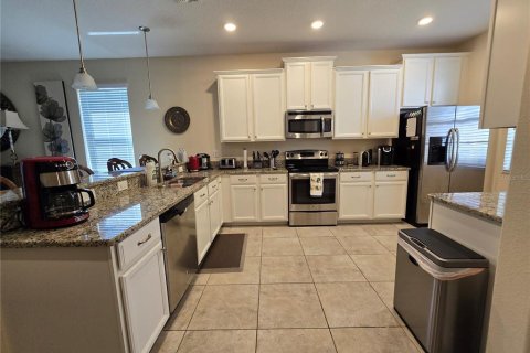 House in Davenport, Florida 5 bedrooms, 264.03 sq.m. № 1564844 - photo 4