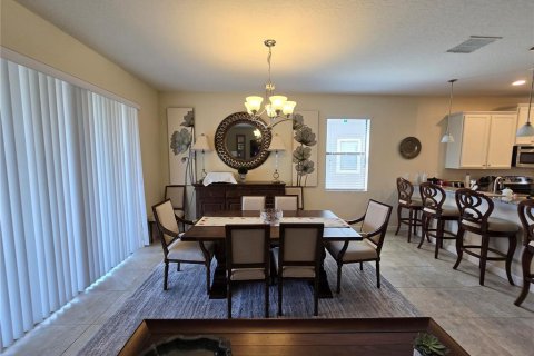 House in Davenport, Florida 5 bedrooms, 264.03 sq.m. № 1564844 - photo 6