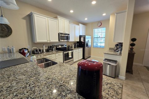 House in Davenport, Florida 5 bedrooms, 264.03 sq.m. № 1564844 - photo 3
