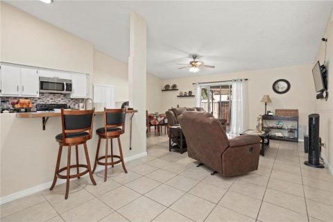 Touwnhouse à vendre à Sanford, Floride: 2 chambres, 103.68 m2 № 2399225 - photo 5