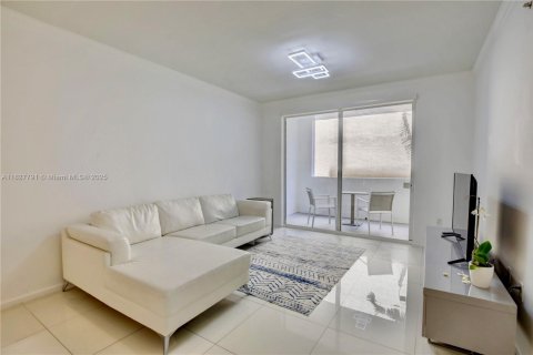 Condo in Sunny Isles Beach, Florida, 2 bedrooms  № 1807652 - photo 6
