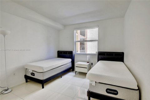 Condo in Sunny Isles Beach, Florida, 2 bedrooms  № 1807652 - photo 9