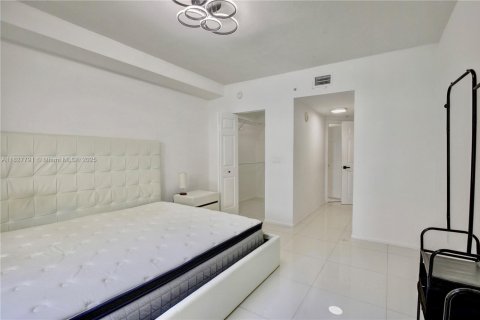 Condo in Sunny Isles Beach, Florida, 2 bedrooms  № 1807652 - photo 13