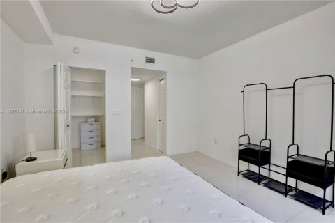 Condo in Sunny Isles Beach, Florida, 2 bedrooms  № 1807652 - photo 14