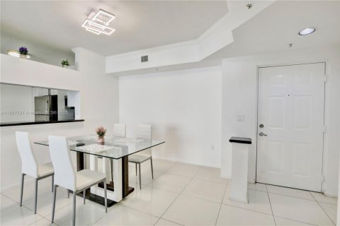 Condo in Sunny Isles Beach, Florida, 2 bedrooms  № 1807652 - photo 3