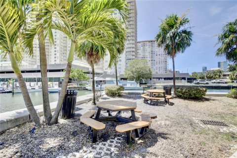 Condo in Sunny Isles Beach, Florida, 2 bedrooms  № 1807652 - photo 20