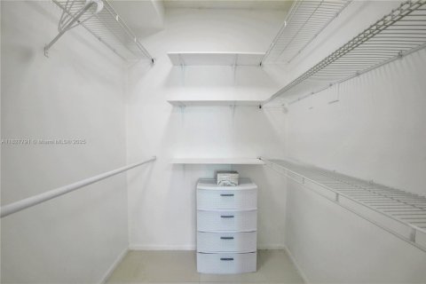 Condo in Sunny Isles Beach, Florida, 2 bedrooms  № 1807652 - photo 15