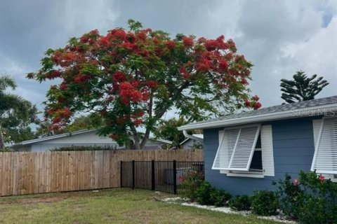 House in Englewood, Florida 3 bedrooms, 96.99 sq.m. № 1916652 - photo 2