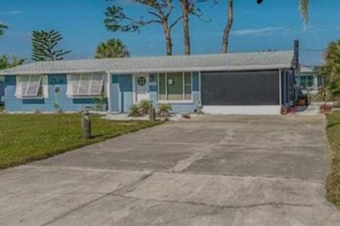 House in Englewood, Florida 3 bedrooms, 96.99 sq.m. № 1916652 - photo 1