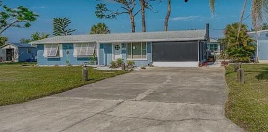 House in Englewood, Florida 3 bedrooms, 96.99 sq.m. № 1916652
