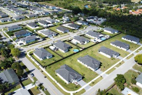 Купить виллу или дом в Хомстед, Флорида 3 комнаты, 242.2м2, № 2190068 - фото 2