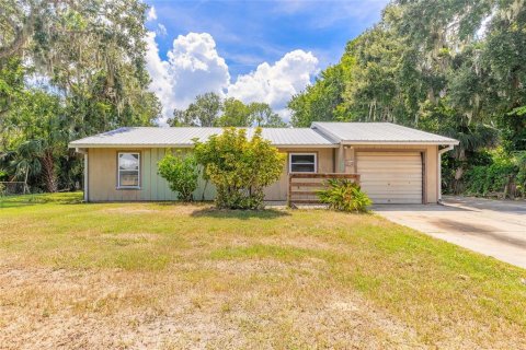 House in New Smyrna Beach, Florida 3 bedrooms, 178.28 sq.m. № 1854371 - photo 1