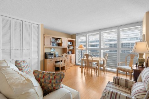 Condo in Boca Raton, Florida, 2 bedrooms  № 1868385 - photo 19