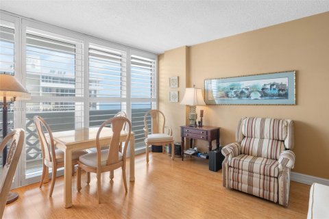 Condo in Boca Raton, Florida, 2 bedrooms  № 1868385 - photo 18