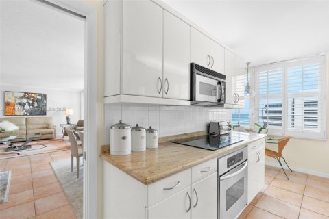 Condo in Boca Raton, Florida, 2 bedrooms  № 1868385 - photo 7