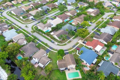 House in Sunrise, Florida 3 bedrooms, 164.9 sq.m. № 1882585 - photo 16
