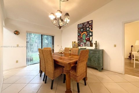 House in Sunrise, Florida 3 bedrooms, 164.9 sq.m. № 1882585 - photo 25