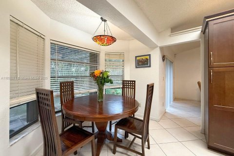House in Sunrise, Florida 3 bedrooms, 164.9 sq.m. № 1882585 - photo 28