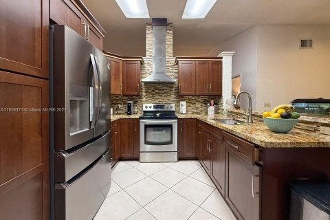 House in Sunrise, Florida 3 bedrooms, 164.9 sq.m. № 1882585 - photo 30