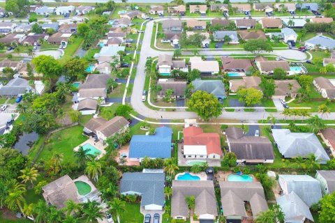 House in Sunrise, Florida 3 bedrooms, 164.9 sq.m. № 1882585 - photo 4