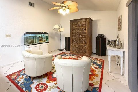 House in Sunrise, Florida 3 bedrooms, 164.9 sq.m. № 1882585 - photo 22