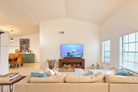 House in Sunrise, Florida 3 bedrooms, 164.9 sq.m. № 1882585 - photo 19