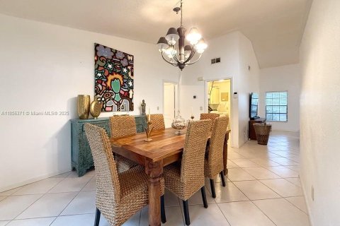 House in Sunrise, Florida 3 bedrooms, 164.9 sq.m. № 1882585 - photo 24
