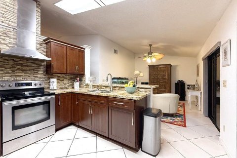 House in Sunrise, Florida 3 bedrooms, 164.9 sq.m. № 1882585 - photo 27